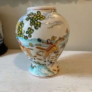 Vintage Chinese export hunting scene horses painted vase